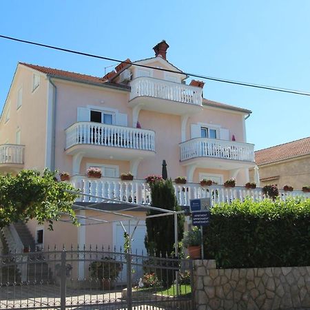 Apartments Ravlic Malinska Bagian luar foto